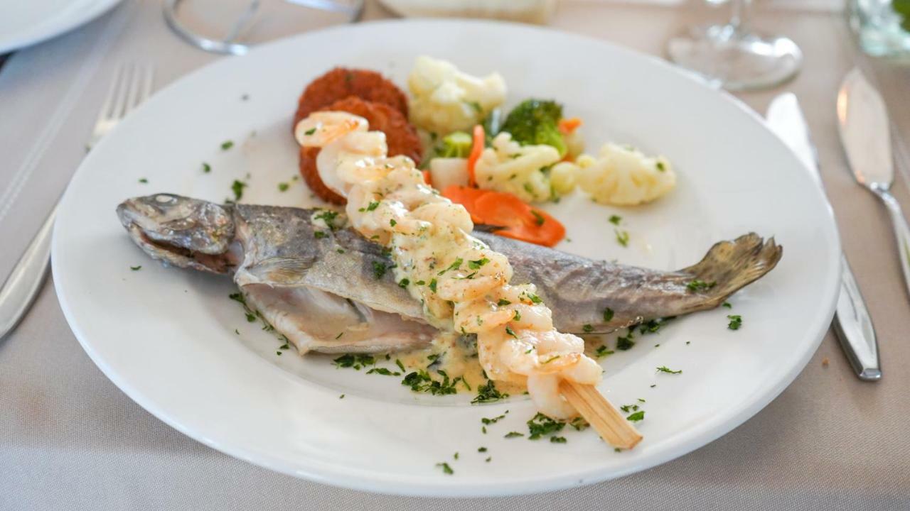 Hotel Restaurant Op De Beek Схин-оп-Гёл Экстерьер фото